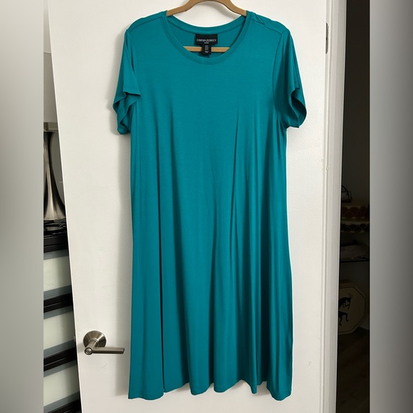 Green Dress - Picture 1 of 3